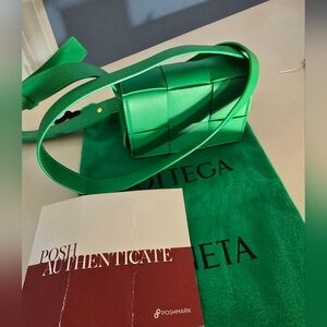 Bottega Veneta Cassette Green Crossbody Bag with Modern Design